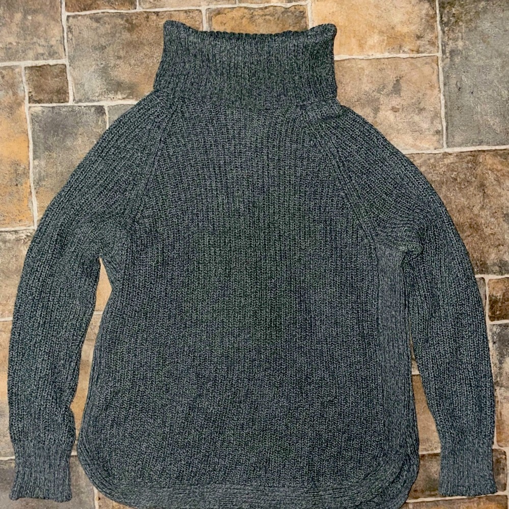 Ecco by nitrogen. dark green cable knit turtleneck warm,cozy sweater like new